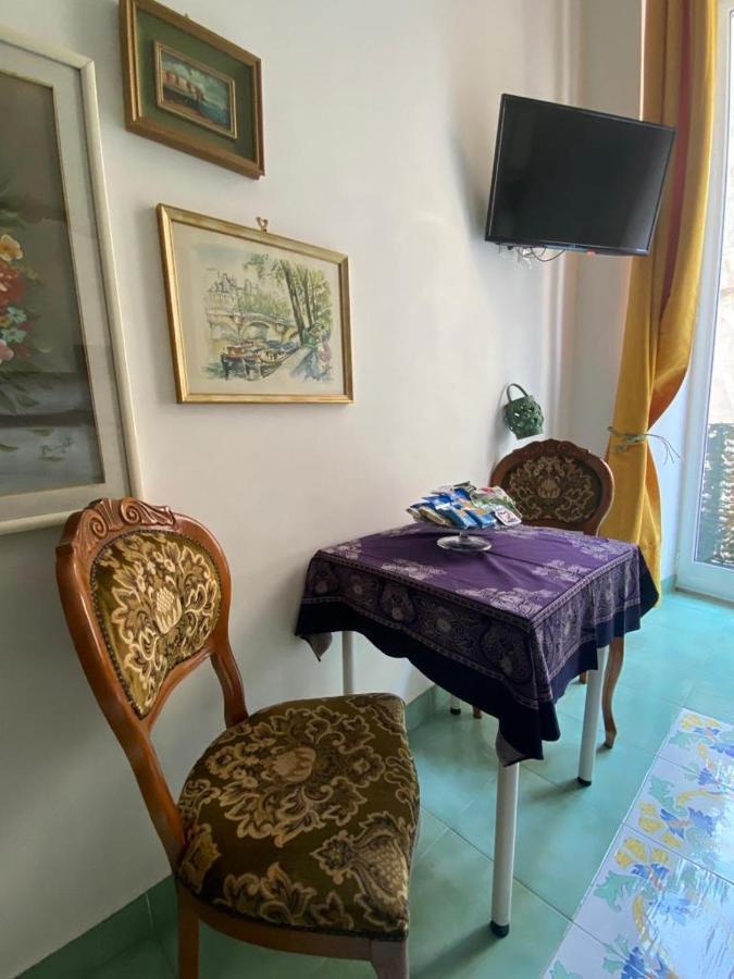 A Casa di Claudia Apartment Napoli Bagian luar foto